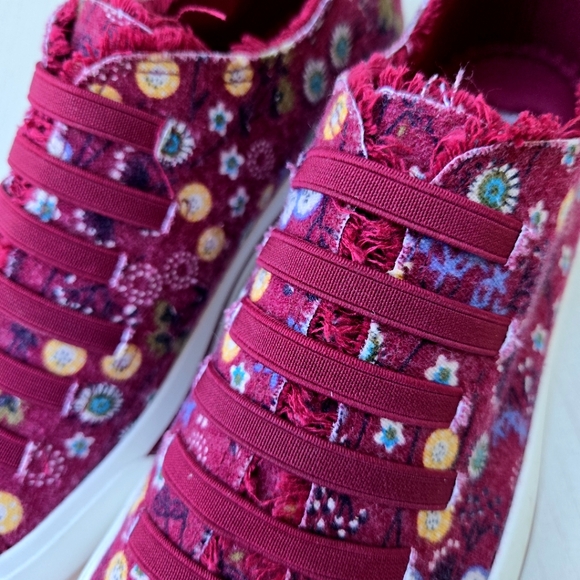 NWT Rocket Dog Bexley Slip On Sneakers Maroon Floral - Picture 5 of 11